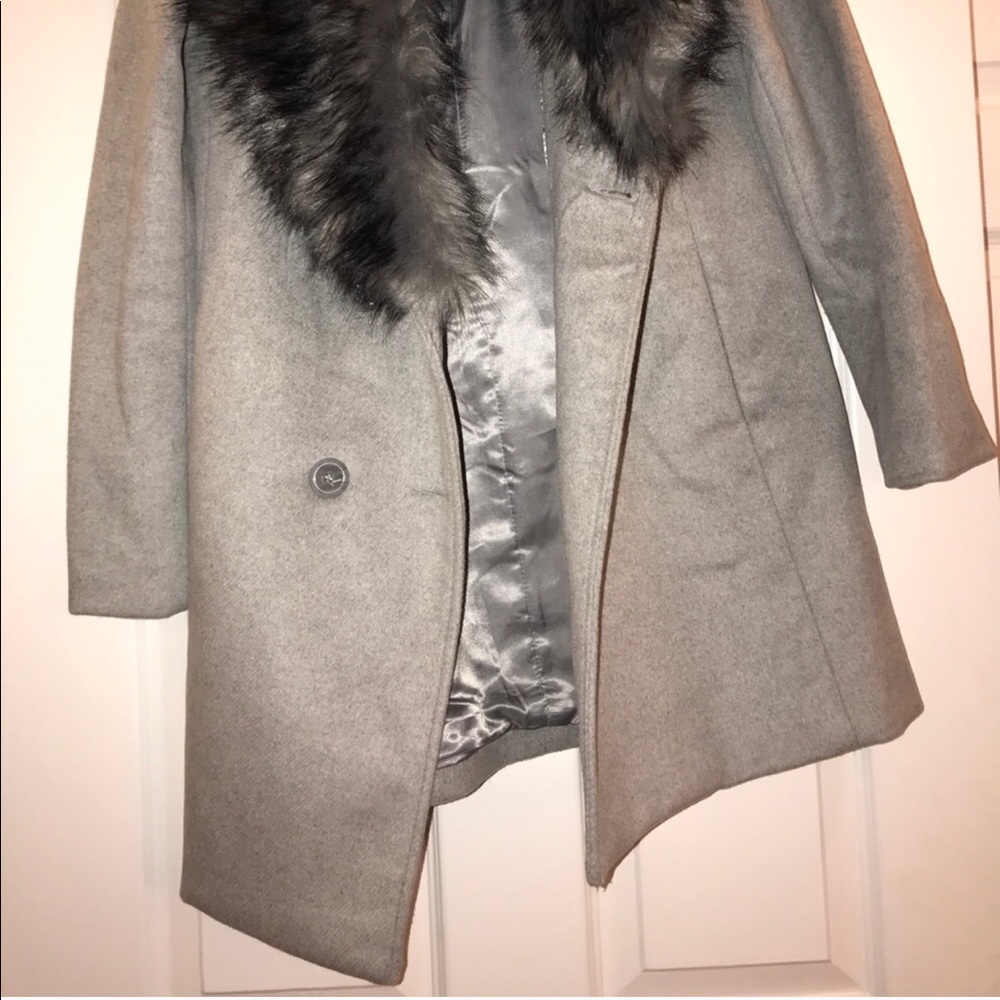 Faux Fur Collar Grey Coat - Picture 4 of 4